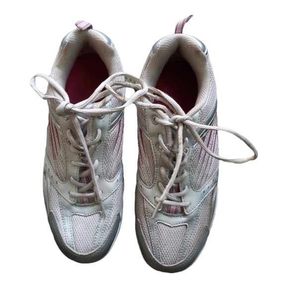 Beautiful Women’s  walking Balance Tennis Shoes Size 9,5 B  In Great Used Cond - Picture 1 of 7